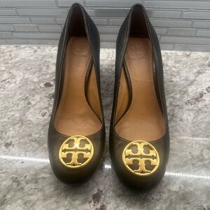 Tory Burch Black and Gold Wedges